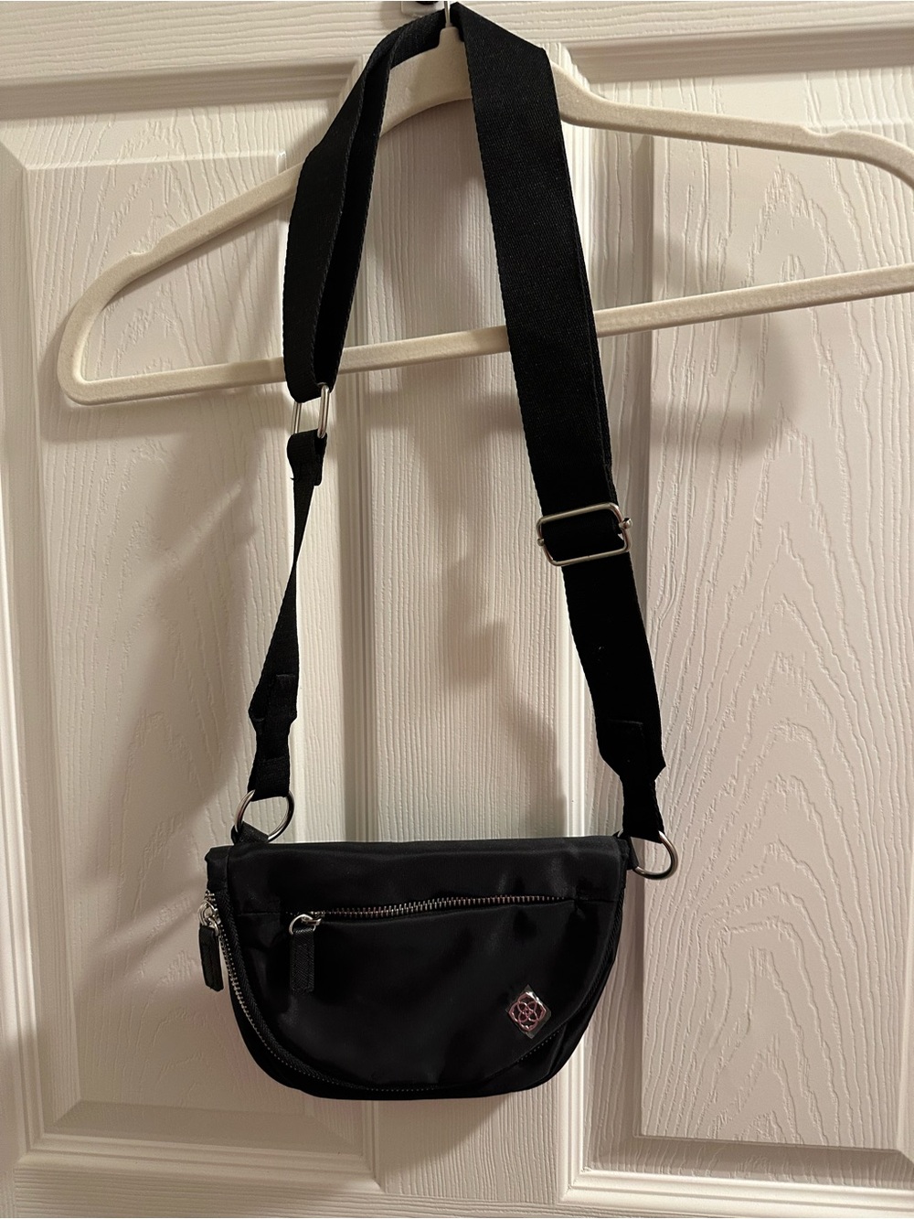 Kendra Scott Black Crossbody Sling Bag for women - Minimal Everyday Carry. NWOT